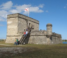 fort-with-visitors